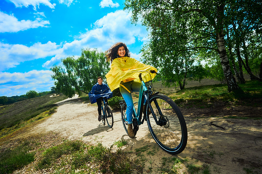 Julian-Umdenbach-Werbefotograf-Dortmund-fotografiert-fahrradfahrer-am-dortmunder-hafen-