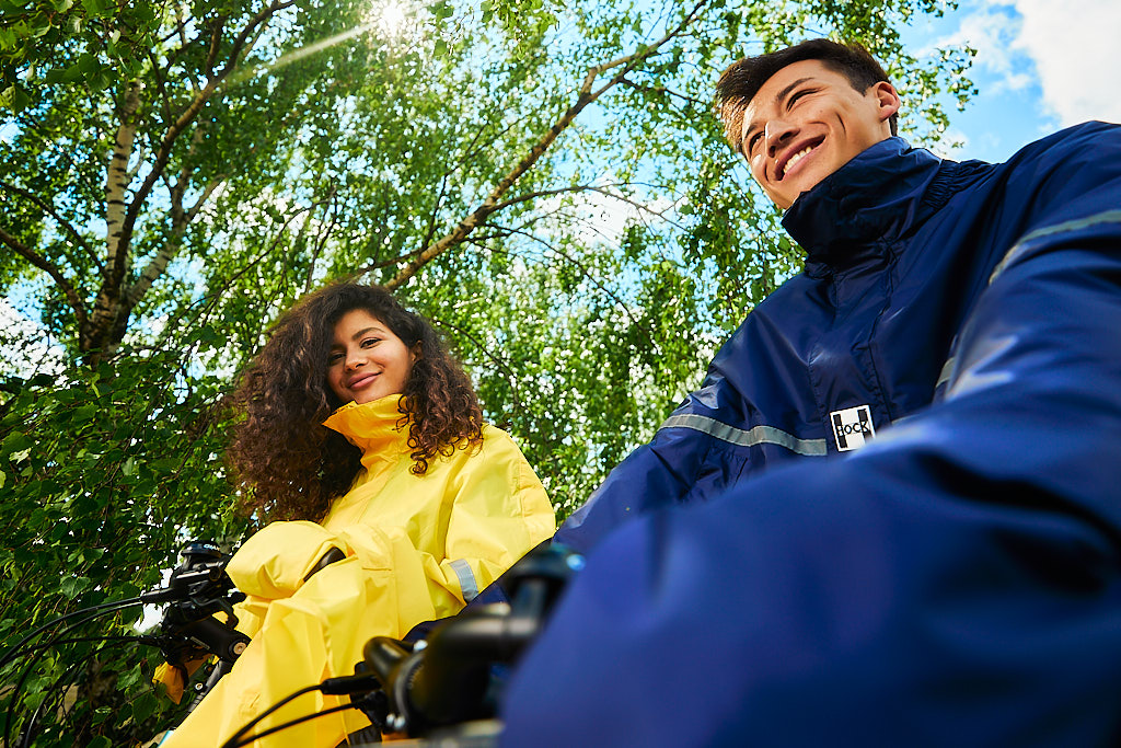 Julian-Umdenbach-Werbefotograf-Dortmund-fotografiert-fahrradfahrer-am-dortmunder-hafen-
