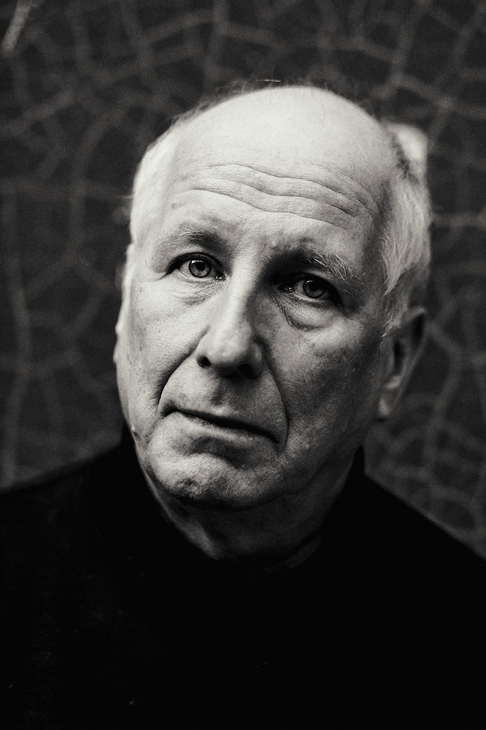 Fotograf Julian Umdenbach fotografiert in Berlin einen Schauspieler