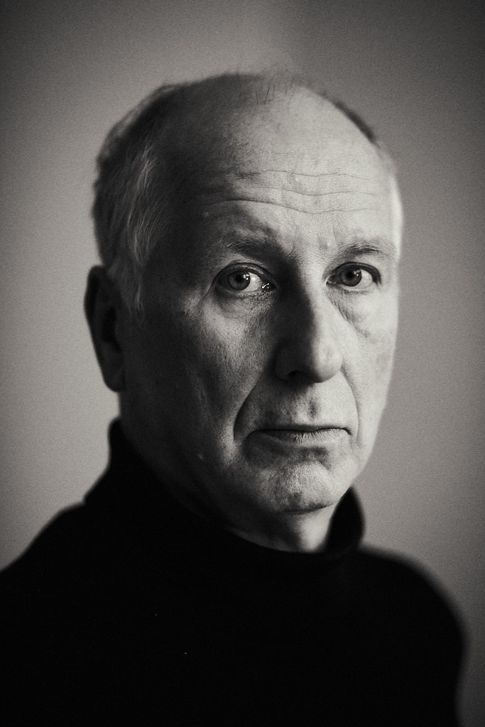 Fotograf Julian Umdenbach fotografiert in Berlin einen Schauspieler