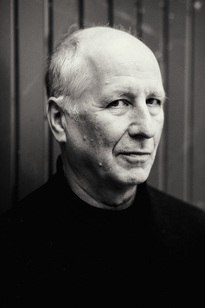 Fotograf Julian Umdenbach fotografiert in Berlin einen Schauspieler