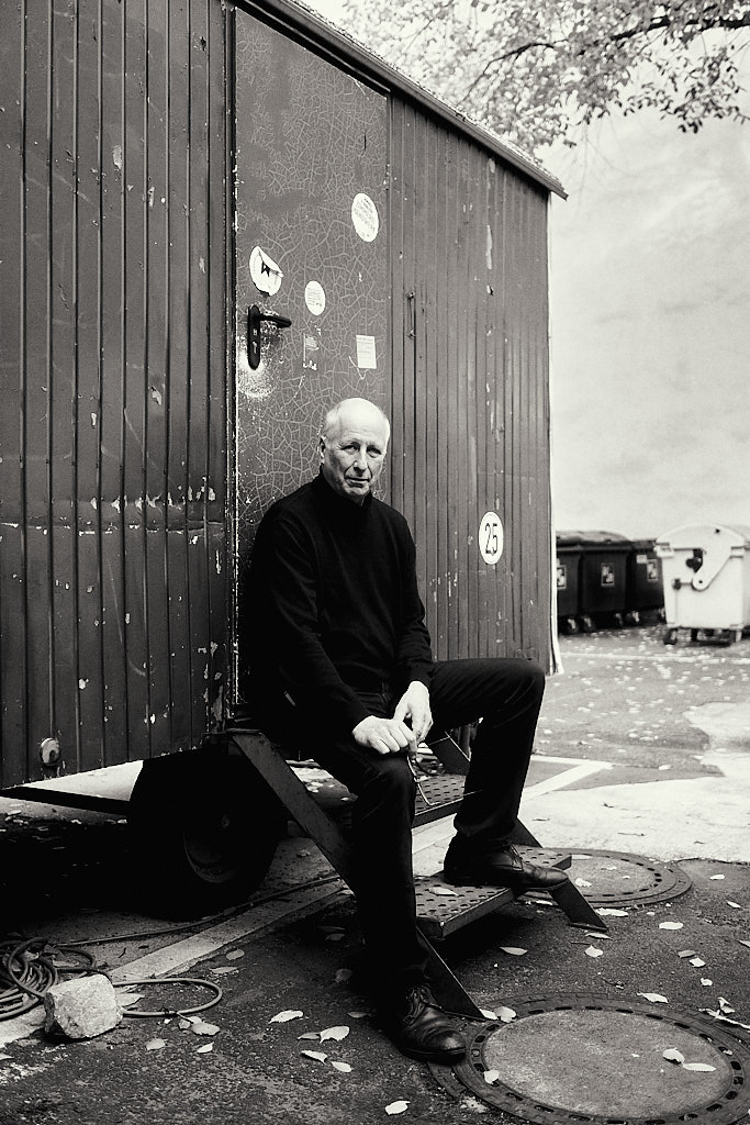 Fotograf Julian Umdenbach fotografiert in Berlin einen Schauspieler