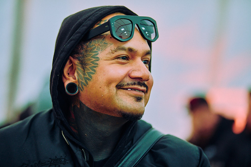 eventfotografie-am-cheyenne-tattoo-factory-day-von-tattoo-artist-und-besucher-in-berlin