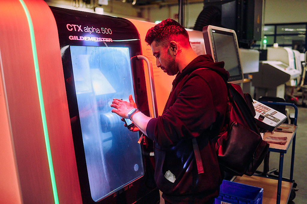 eventfotografie-am-cheyenne-tattoo-factory-day-von-tattoo-artist-und-besucher-in-berlin