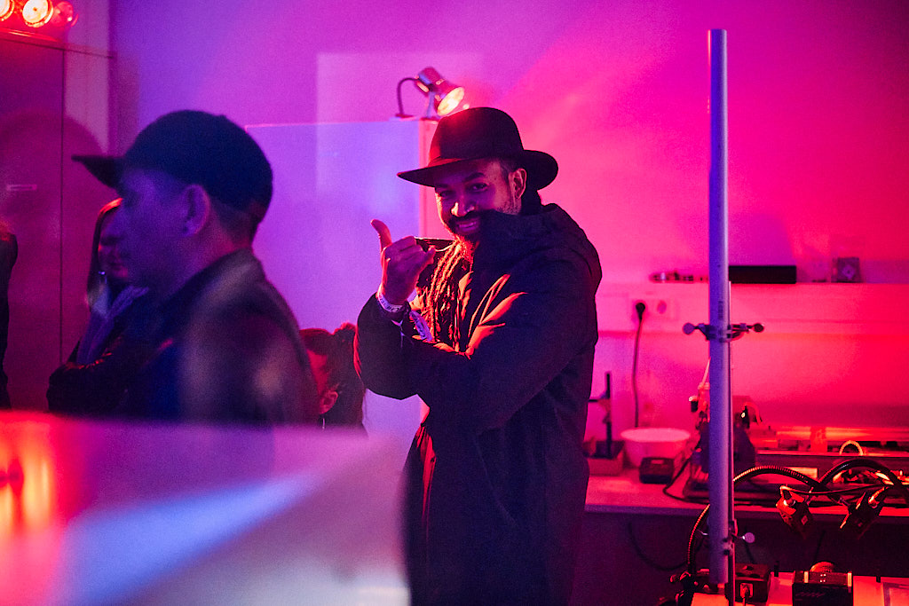 eventfotografie-am-cheyenne-tattoo-factory-day-von-tattoo-artist-und-besucher-in-berlin