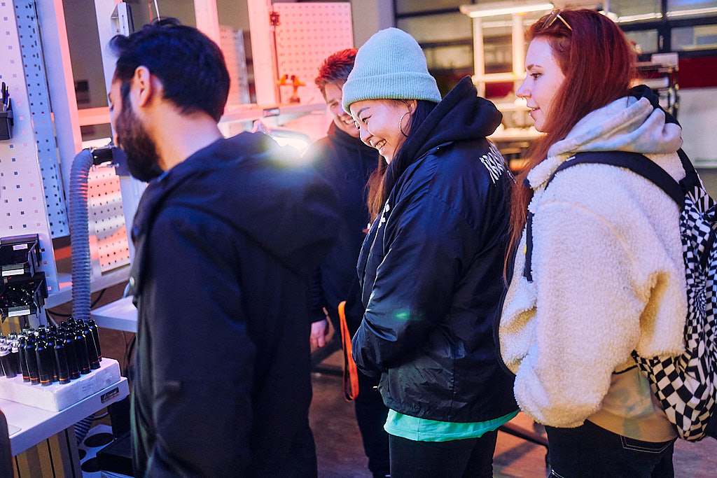 eventfotografie-am-cheyenne-tattoo-factory-day-von-tattoo-artist-und-besucher-in-berlin