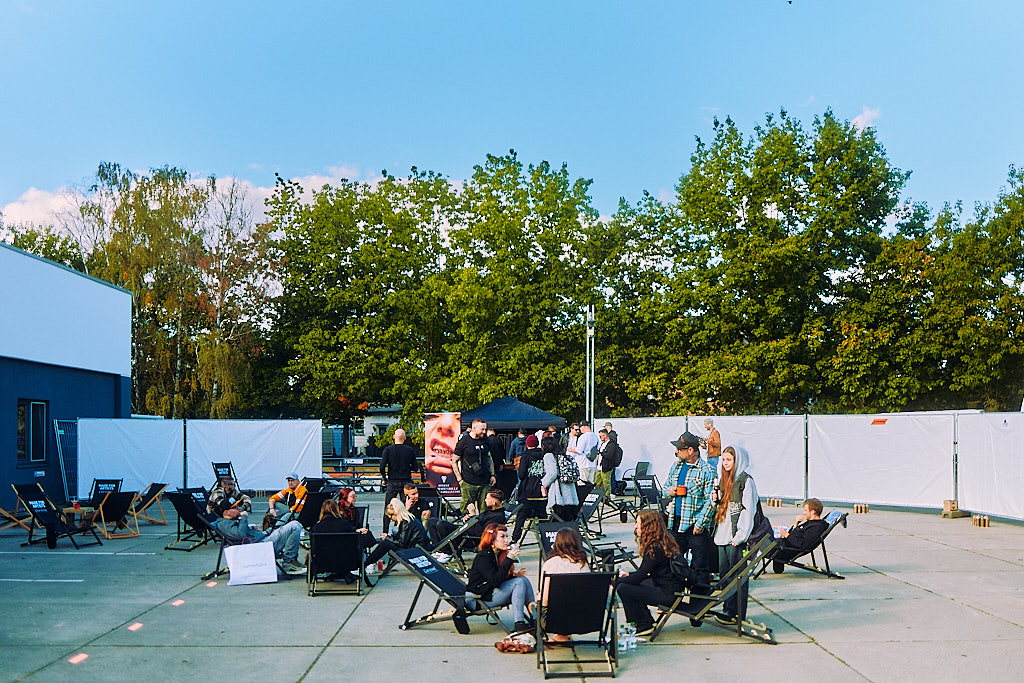 eventfotografie-am-cheyenne-tattoo-factory-day-von-tattoo-artist-und-besucher-in-berlin