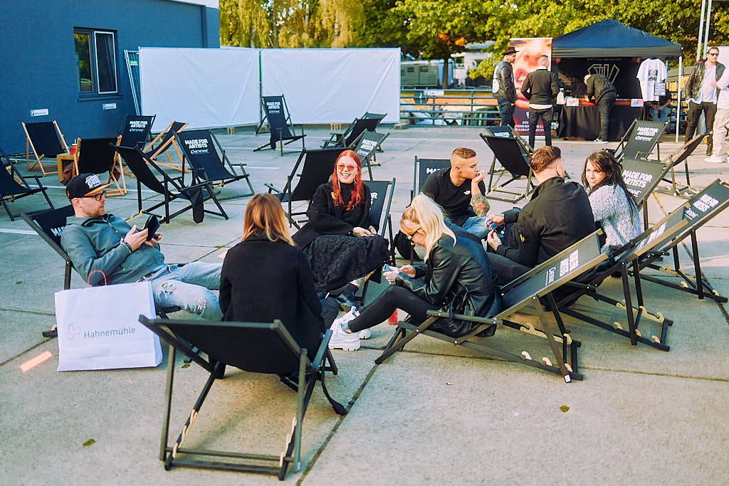 eventfotografie-am-cheyenne-tattoo-factory-day-von-tattoo-artist-und-besucher-in-berlin