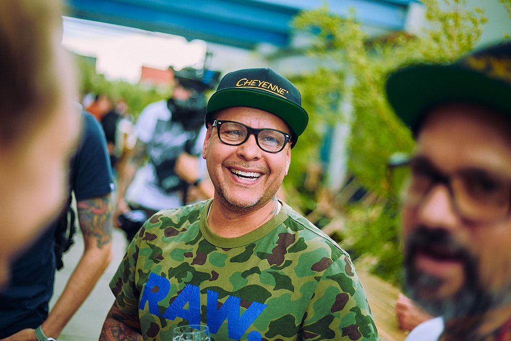 eventfotografie-am-cheyenne-tattoo-factory-day-von-tattoo-artist-und-besucher-in-berlin