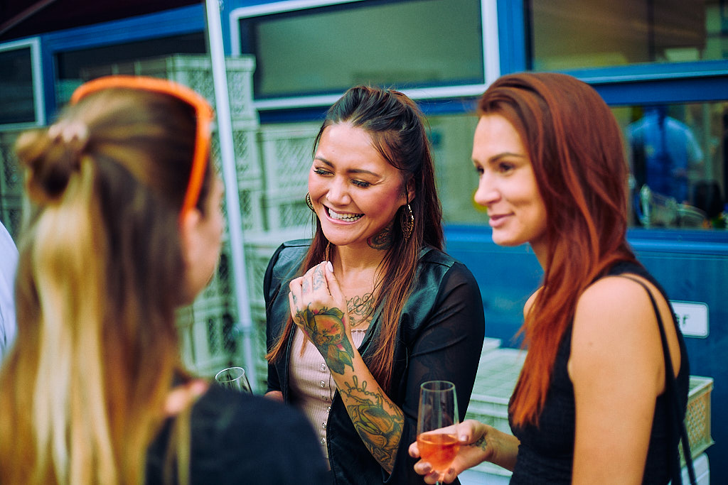 eventfotografie-am-cheyenne-tattoo-factory-day-von-tattoo-artist-und-besucher-in-berlin