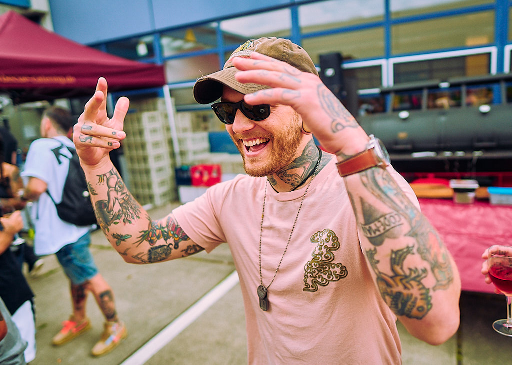 eventfotografie-am-cheyenne-tattoo-factory-day-von-tattoo-artist-und-besucher-in-berlin
