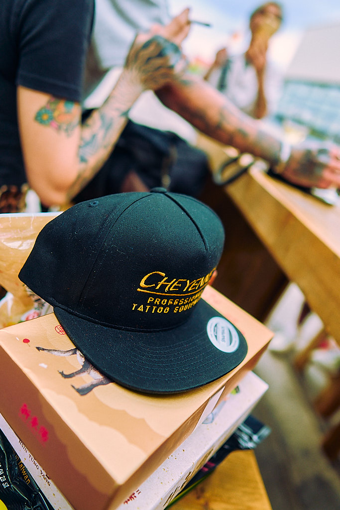 eventfotografie-am-cheyenne-tattoo-factory-day-von-tattoo-artist-und-besucher-in-berlin