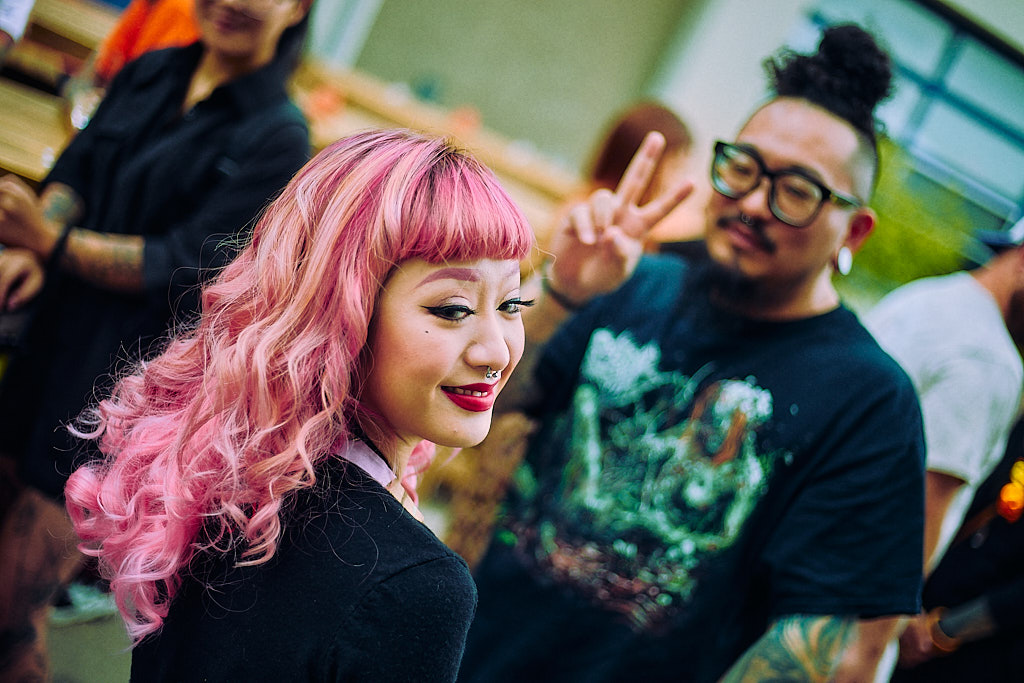 eventfotografie-am-cheyenne-tattoo-factory-day-von-tattoo-artist-und-besucher-in-berlin
